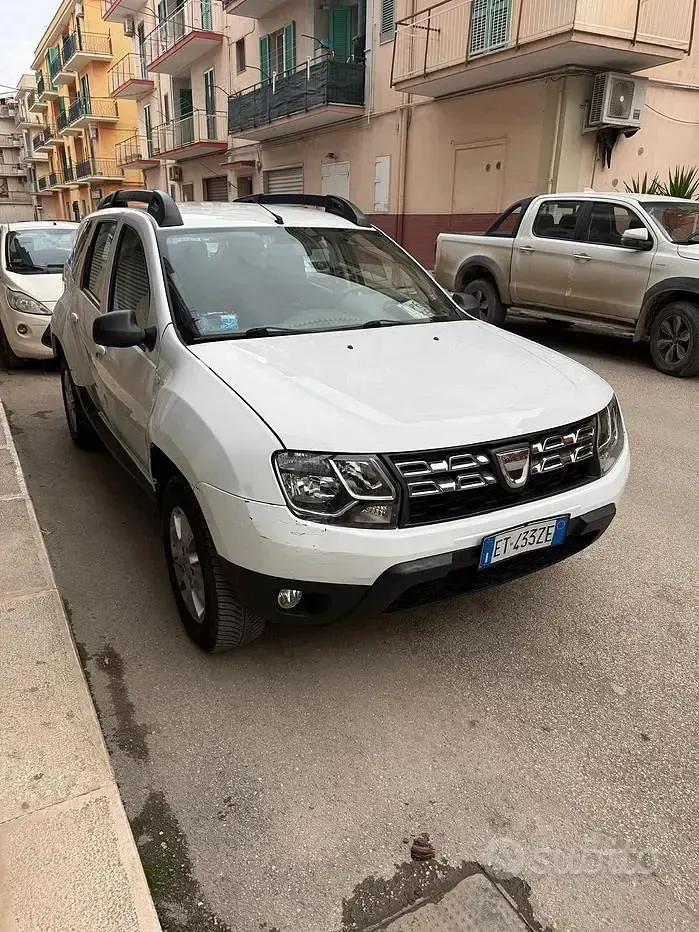 Usata Dacia Duster Lauréate 107 CV (78 kW) 2013 Bianco SUV