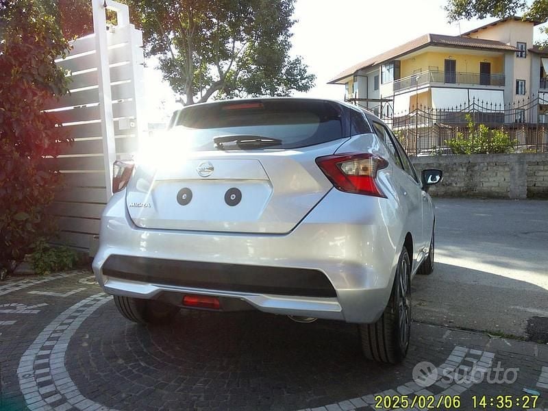 Usata Nissan Micra Tekna 90 CV (66 kW) 2018 Grigio Utilitaria