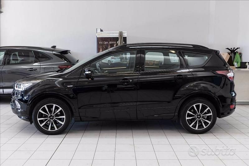 Usata Ford Kuga ST-Line 120 CV (88 kW) 2019 Nero SUV