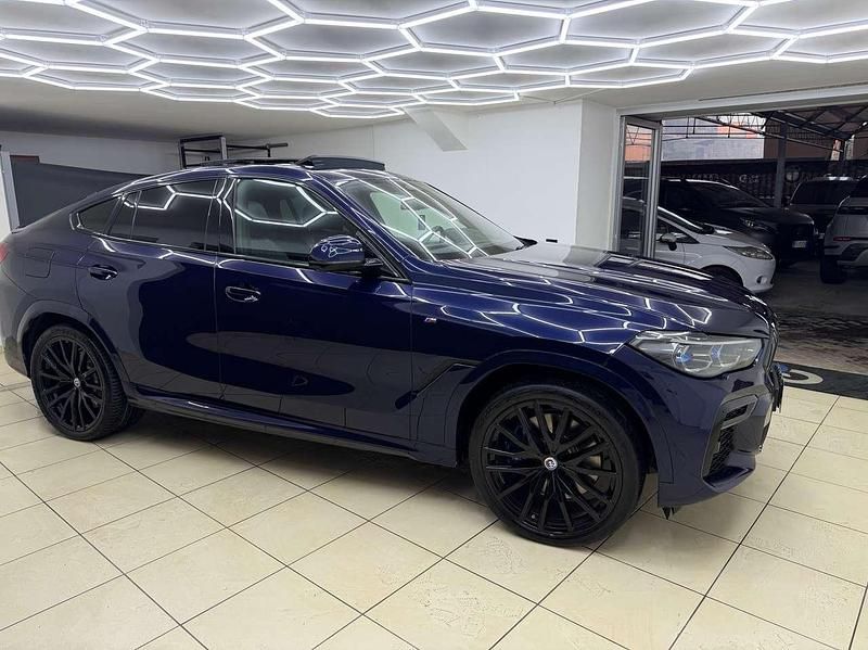 Usata BMW X6 M Sport 340 CV (250 kW) 2023 Blu/azzurro SUV