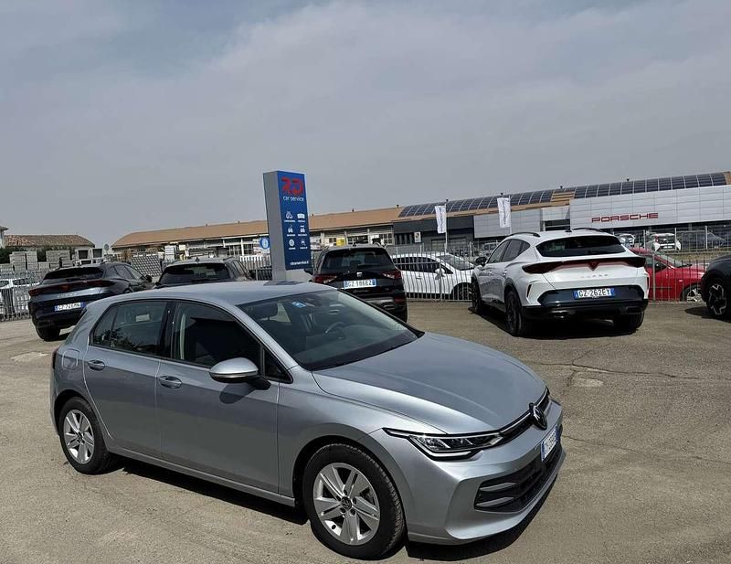Usata VW Golf VIII Life 116 CV (85 kW) 2025 Dolomite silver Berlina