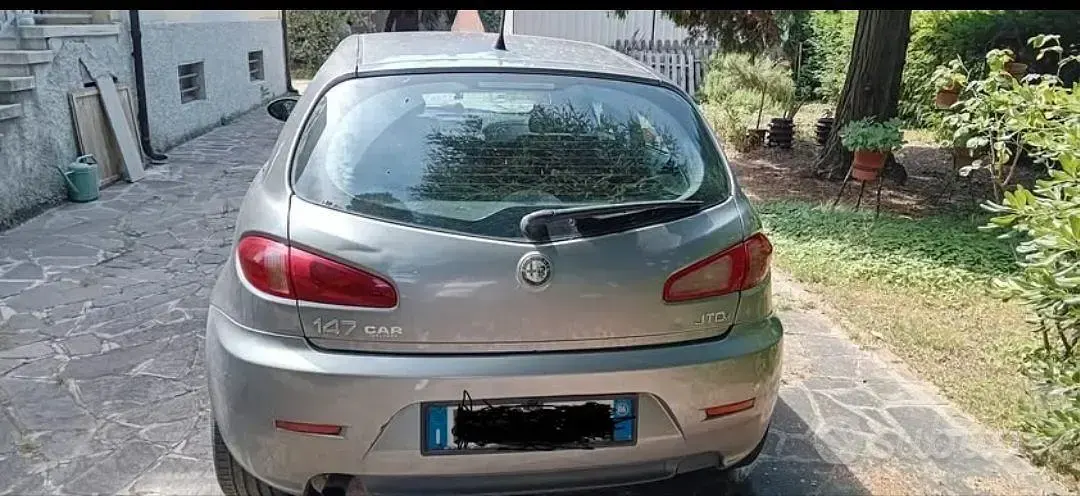 Usata Alfa Romeo 147 120 CV (88 kW) 2006 Grigio Utilitaria