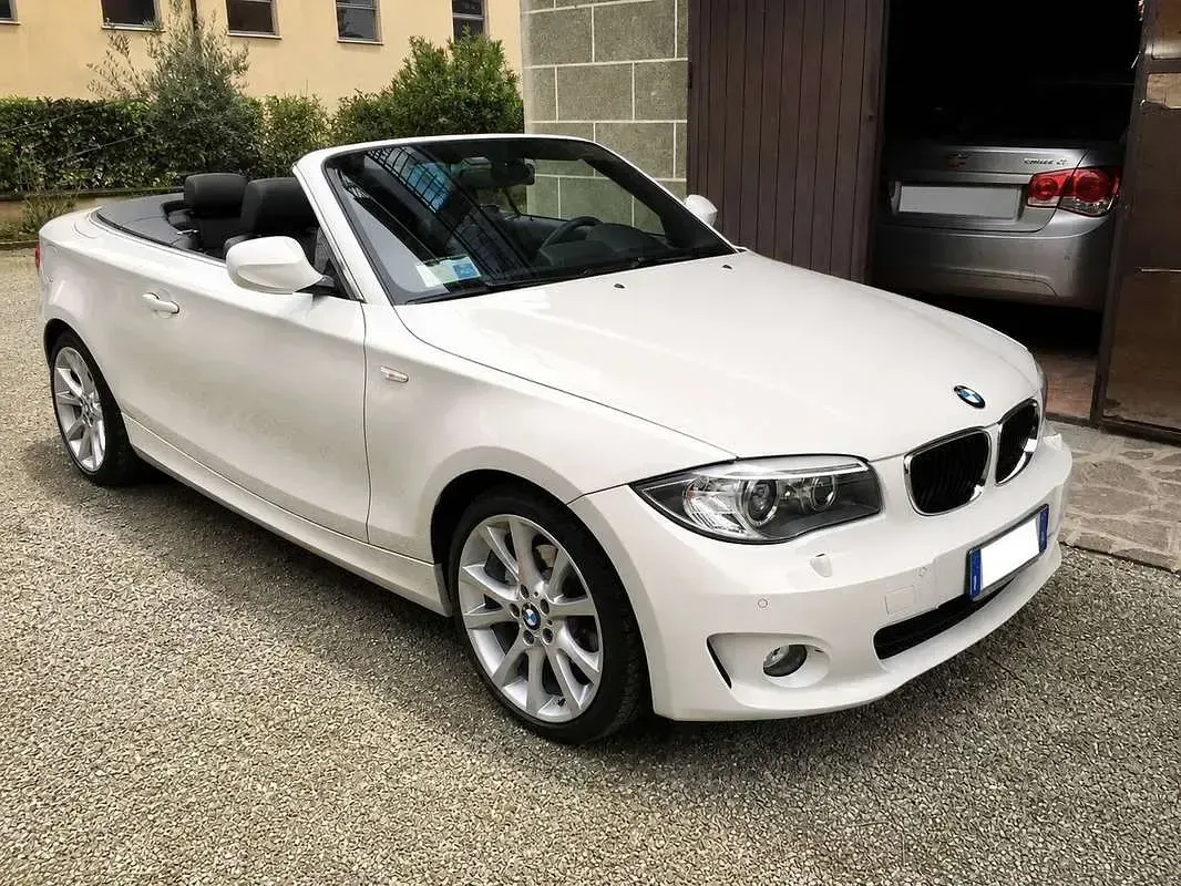 Usata BMW 120 Cabriolet Efficient Dynamics 177 CV (130 kW) 2011 Bianco Cabrio