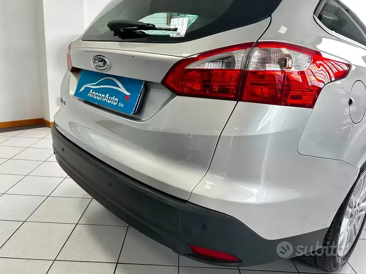 Usata Ford Focus 116 CV (85 kW) 2012 Grigio Station wagon