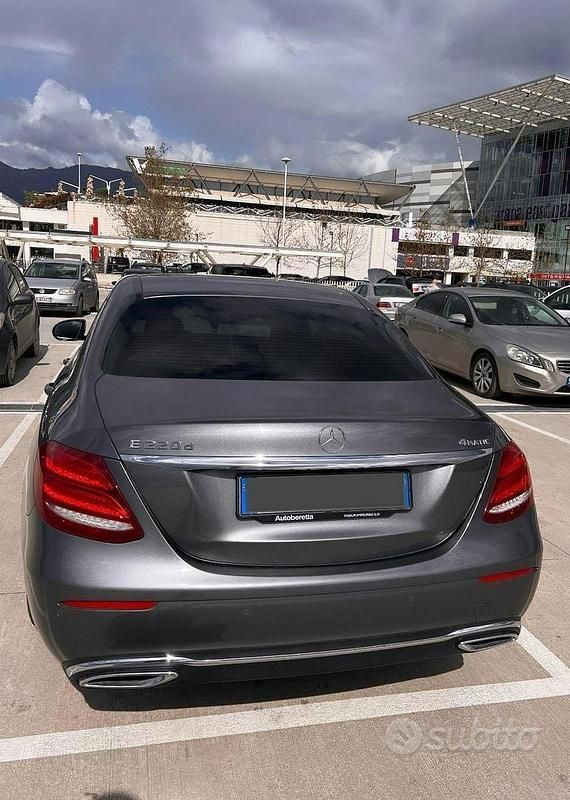 Usata Mercedes E220 Premium Plus 194 CV (142 kW) 2017 Grigio Berlina