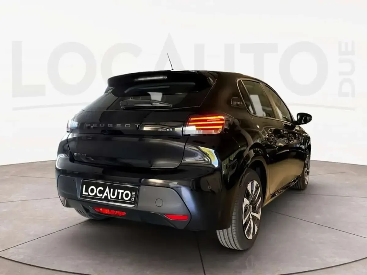 Nuova Peugeot e-208 Style 100 kW (136 CV) 2025 Nero Utilitaria