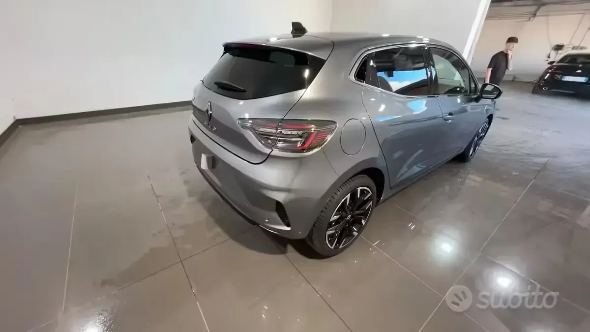 Nuova Renault Clio V Techno 101 CV (74 kW) 2026 Grigio Berlina