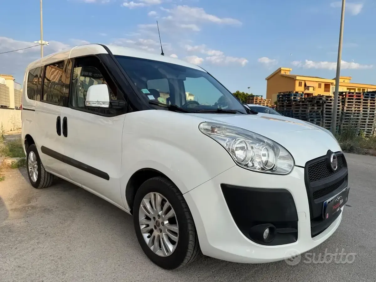 Usata Fiat Doblò Dynamic 105 CV (77 kW) 2012 Bianco Monovolume