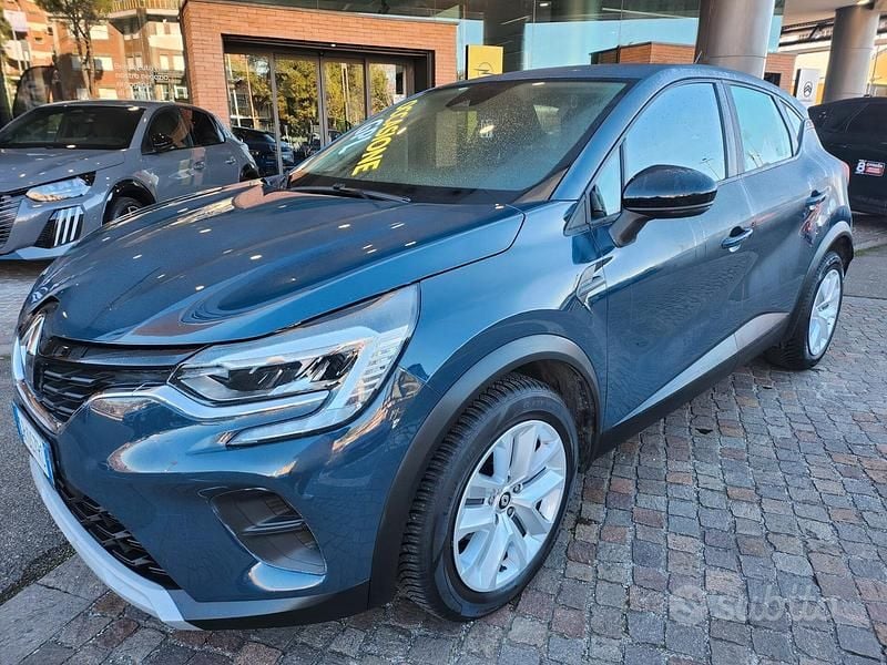 Usata Renault Captur Techno 100 CV (73 kW) 2023 Blu SUV