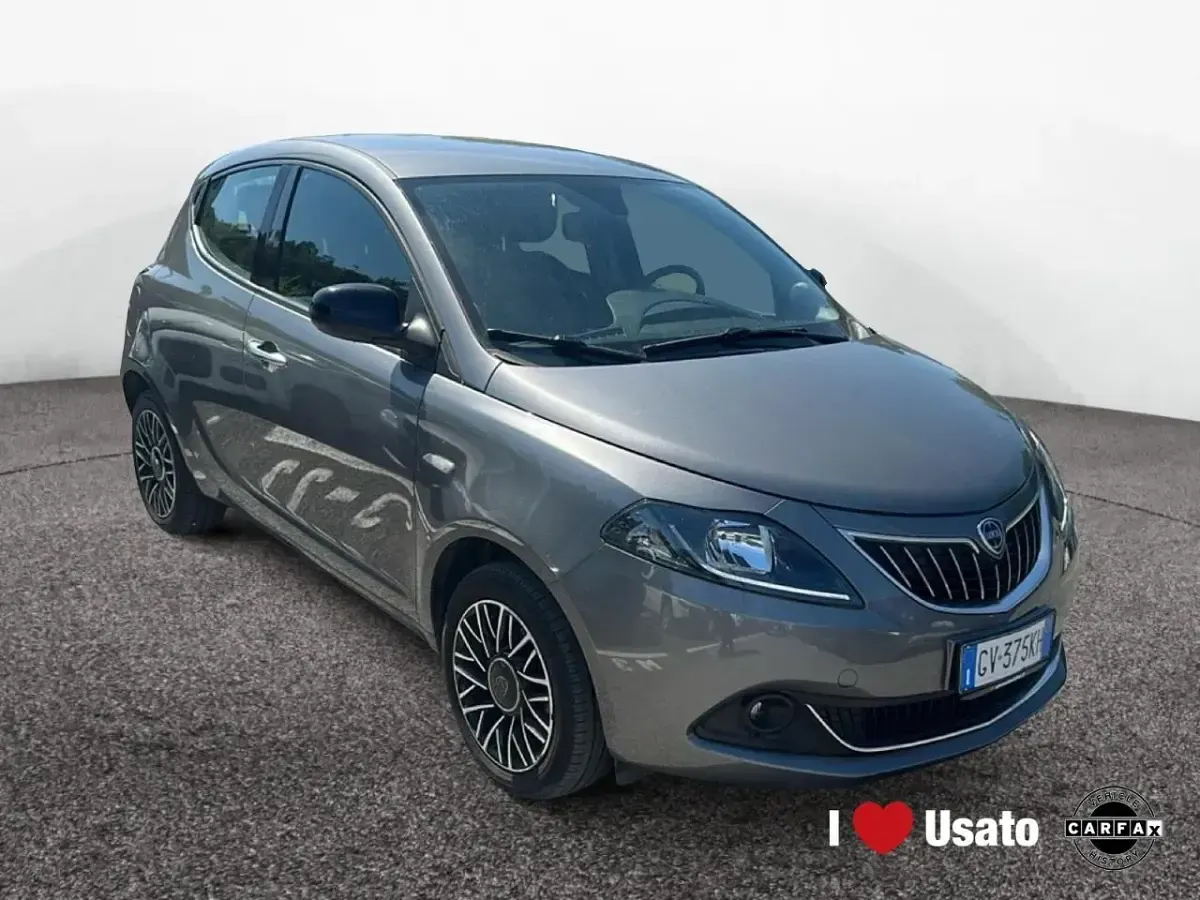 Usata Lancia Ypsilon Gold 70 CV (51 kW) 2024 Grigio Utilitaria