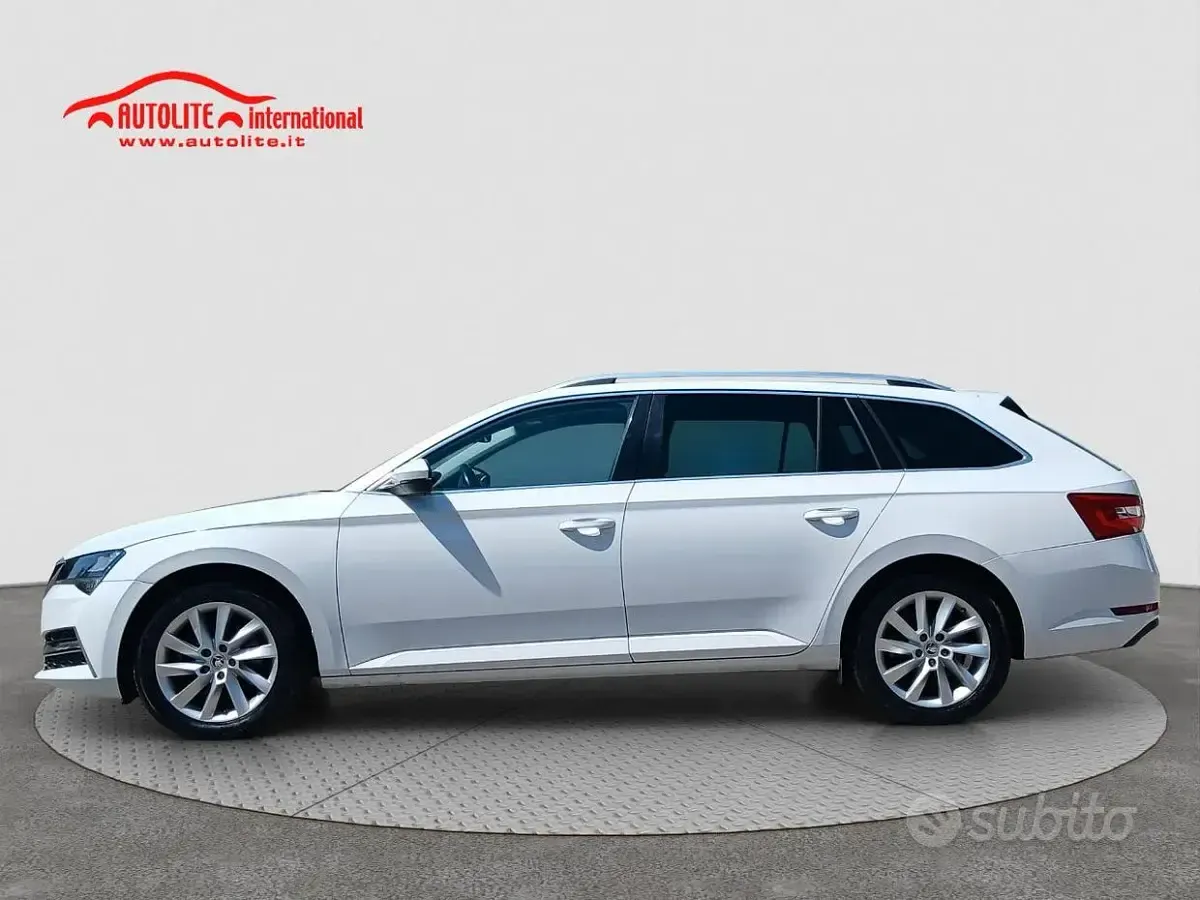 Usata Skoda Superb Executive 156 CV (114 kW) 2021 Bianco Station wagon