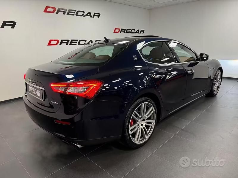 Begagnad Maserati Ghibli GranLusso 250 HK (183 kW) 2017 Blå Sedan