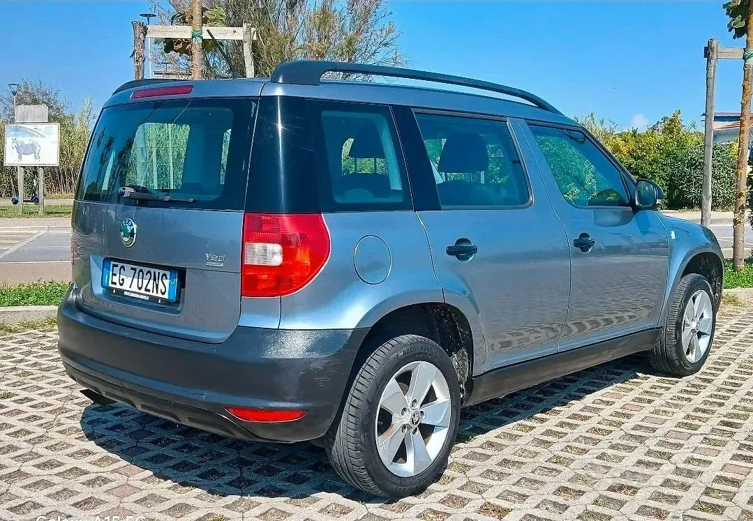 Usata Skoda Yeti 105 CV (77 kW) 2011 Grigio SUV