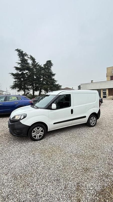 Usata Fiat Doblò 95 CV (69 kW) 2019 Bianco Monovolume