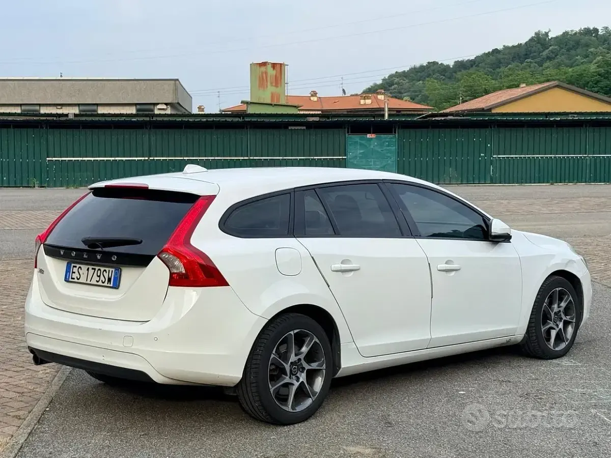 Usata Volvo V60 115 CV (84 kW) 2013 Bianco Station wagon