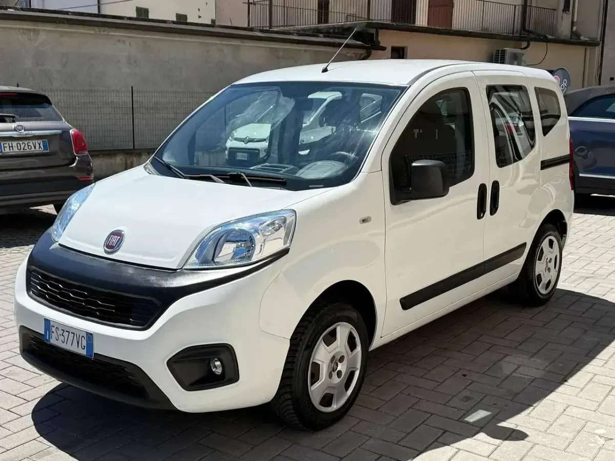 Usata Fiat Qubo Easy 69 CV (50 kW) 2018 Bianco Monovolume