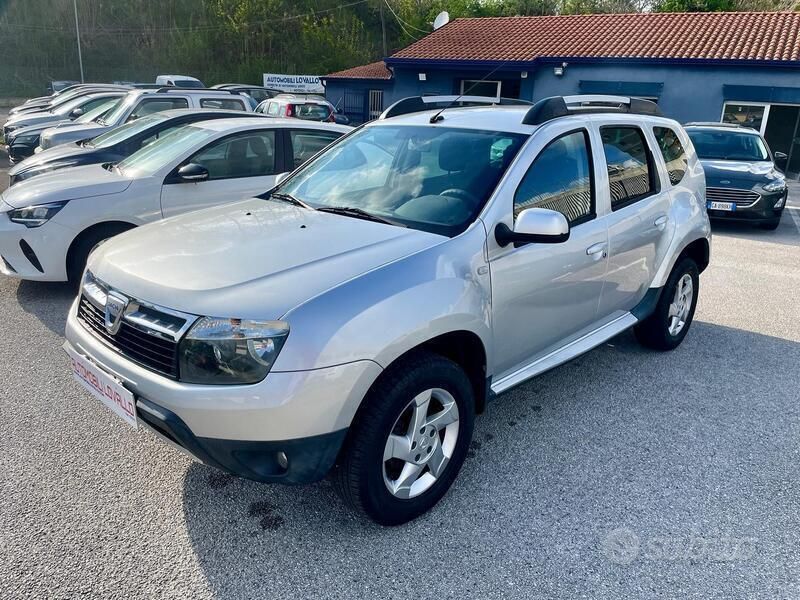 Grigio Usata 2010 Dacia Duster Lauréate SUV | 9490 € (Molto cara) - Immagine 1/4