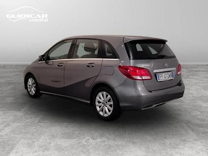 Usata Mercedes B180 Business 109 CV (80 kW) 2018 Gray Monovolume