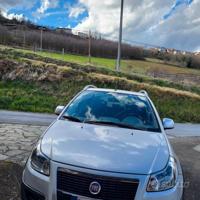 Usata Fiat Sedici 120 CV (88 kW) 2008 Grigio SUV