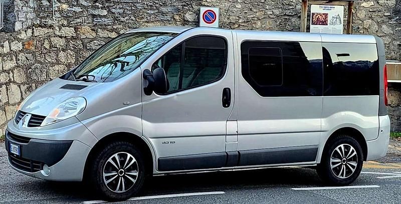 Usata Renault Trafic 114 CV (83 kW) 2012 Argento Monovolume