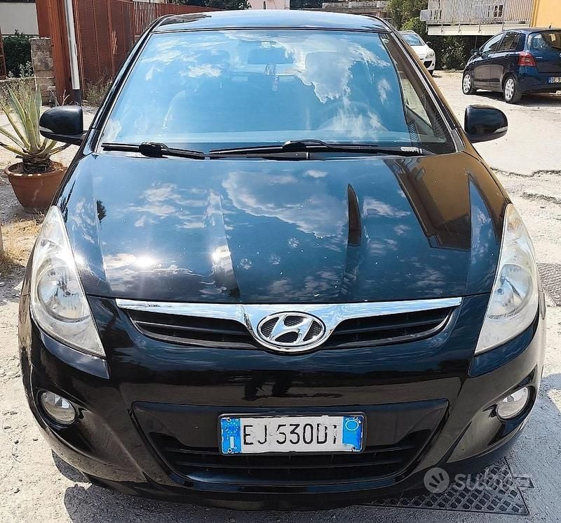 Usata Hyundai i20 Comfort 78 CV (57 kW) 2011 Nero Berlina