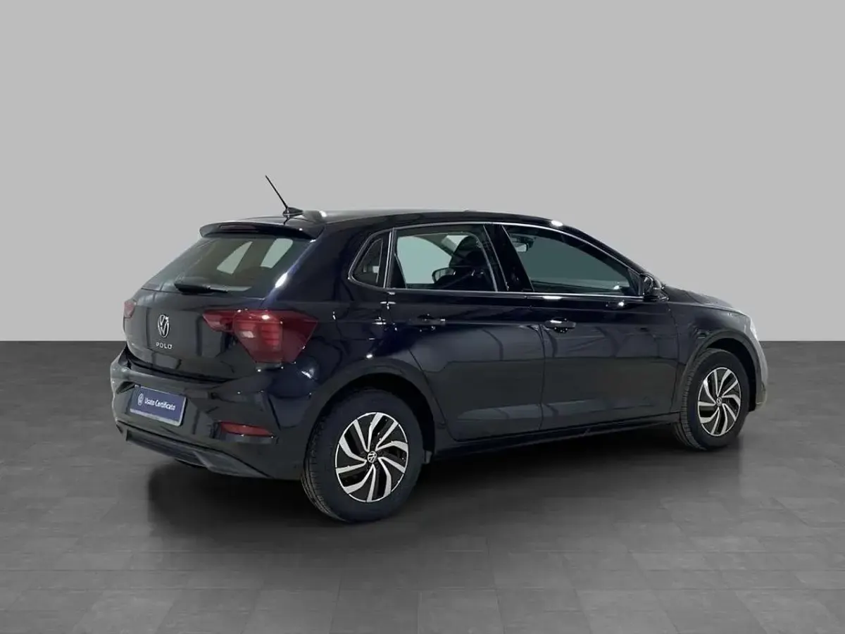Usata VW Polo Life 95 CV (69 kW) 2023 2t deep black perlato Utilitaria