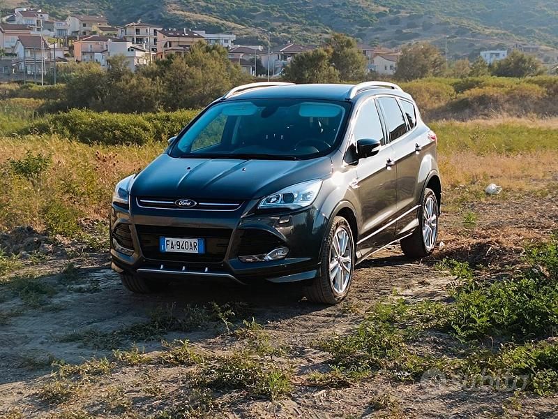 Usata Ford Kuga 179 CV (131 kW) 2015 Grigio SUV