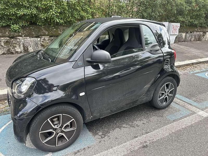 Usata Smart ForTwo Electric Drive 41 kW (56 CV) 2020 Nero Cabrio