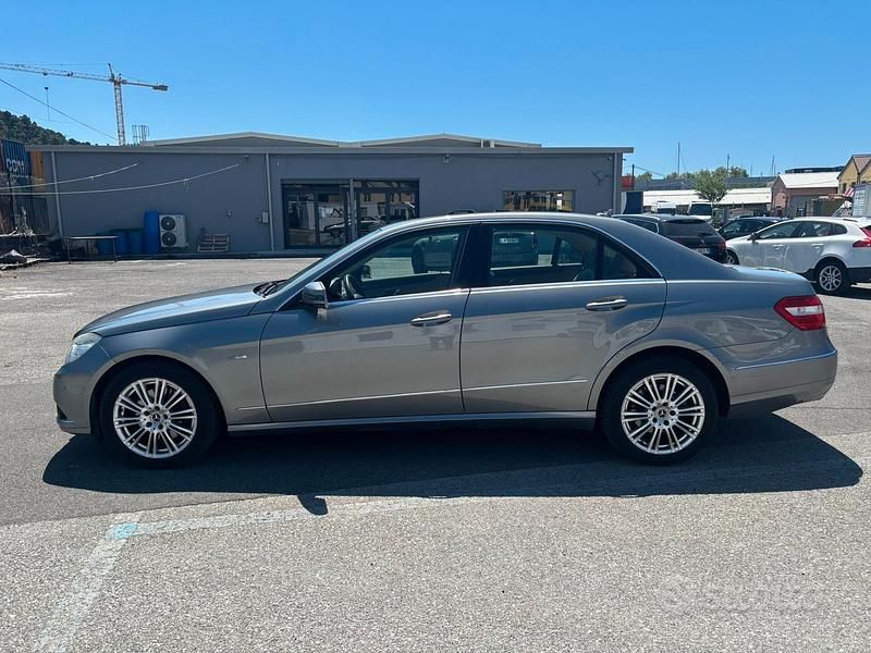 Usata Mercedes E250 Elegance 204 CV (150 kW) 2009 Grigio Berlina