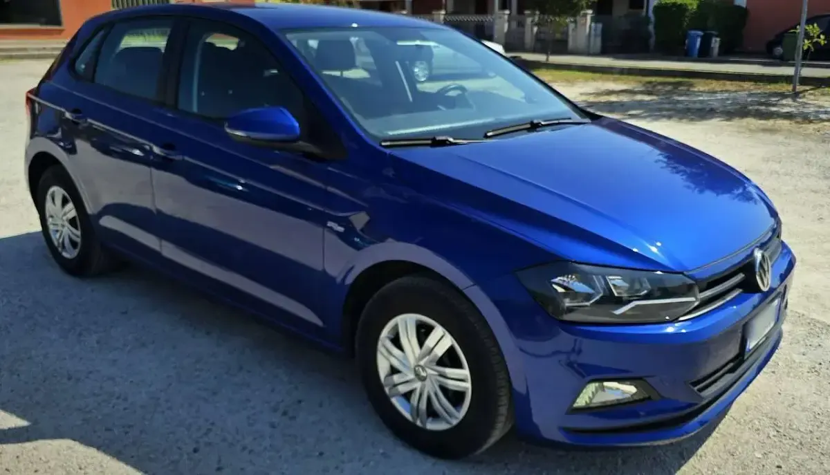 Usata VW Polo Comfortline 75 CV (55 kW) 2018 Blu/azzurro Utilitaria