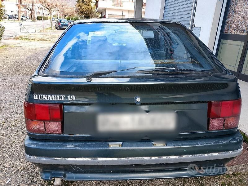 Usata Renault 19 107 CV (78 kW) 1992 Verde Berlina