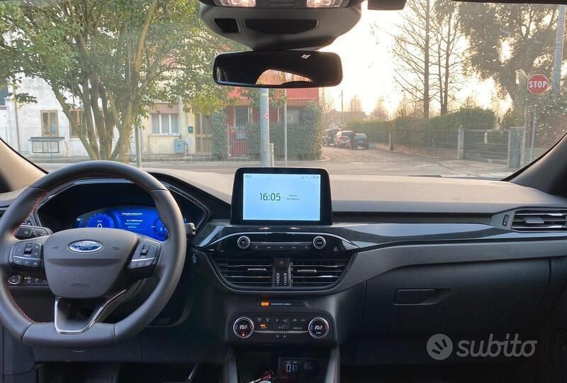 Usata Ford Kuga 243 CV (178 kW) 2021 Grigio SUV