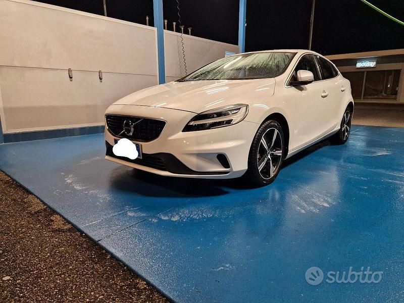 Usata Volvo V40 R-Design 150 CV (110 kW) 2017 Bianco Utilitaria