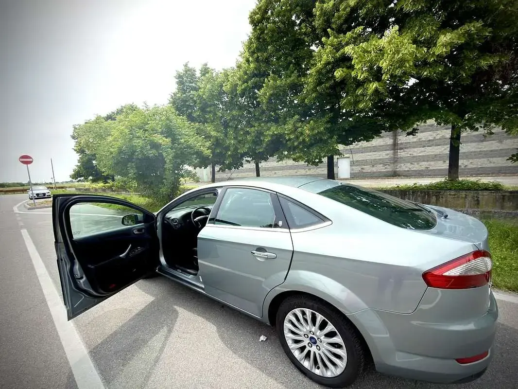 Usata Ford Mondeo Ghia 140 CV (102 kW) 2009 Berlina