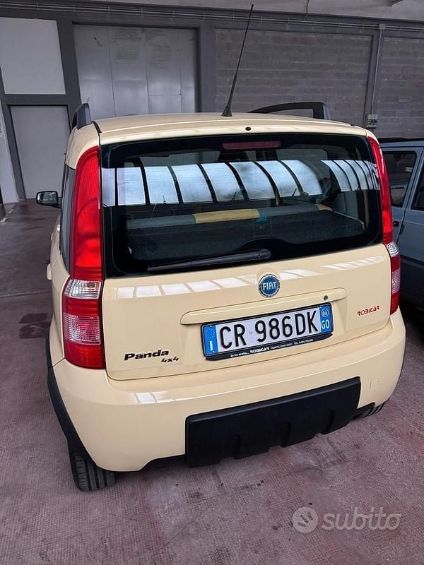 Usado Fiat Panda 4x4 Climbing 60 CV (44 kW) 2006 Amarillo Utilitario