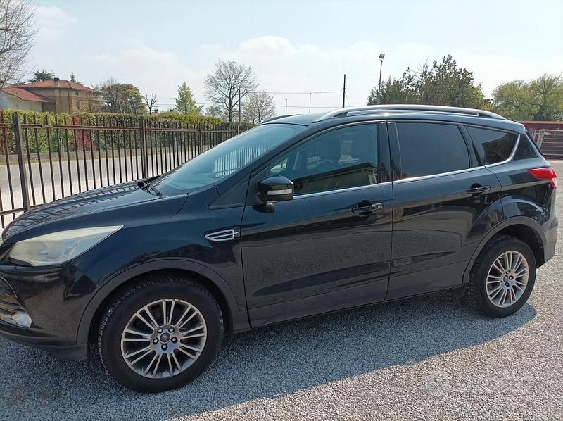 Usata Ford Kuga 140 CV (102 kW) 2014 Nero SUV