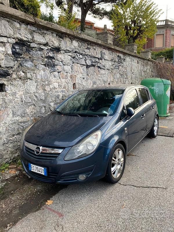 Blu Usata 2010 Opel Corsa Tre volumi | 3300 € (Buon prezzo) - Immagine 1/4