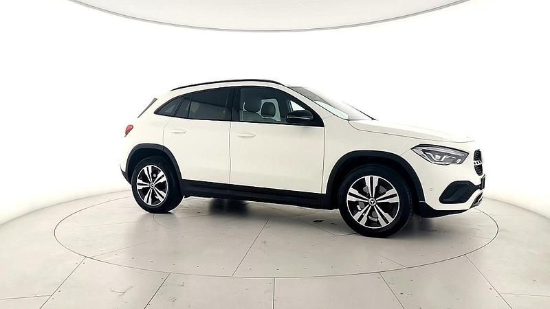 Usata Mercedes GLA200 163 CV (119 kW) 2020 Bianco polare ; SUV