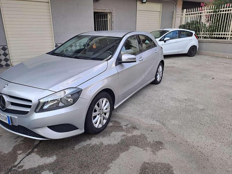 Usata Mercedes A160 Executive 90 CV (66 kW) 2015 Argento Berlina