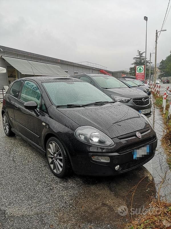 Nero Usata 2012 Fiat Grande Punto Sport Due volumi | 4200 € (Buon prezzo) - Immagine 1/4