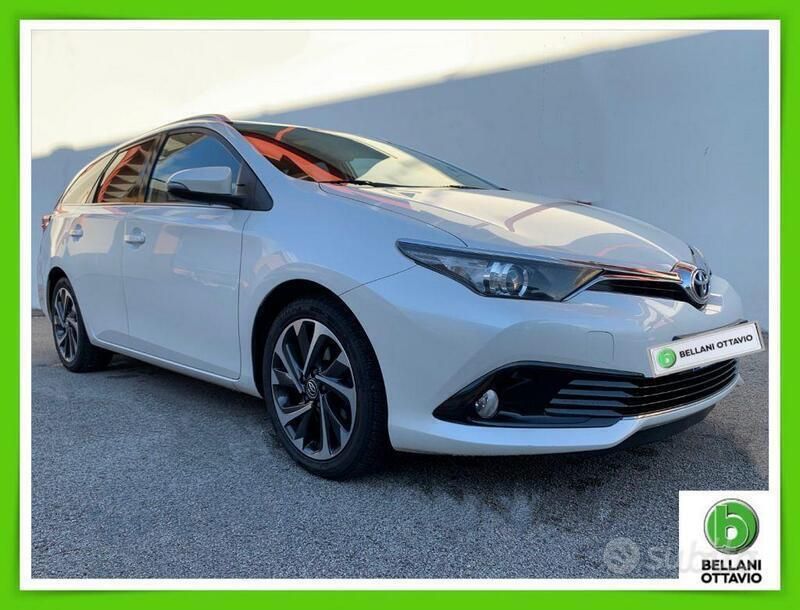 Bianco Usata 2016 Toyota Auris Touring Sports Lounge Station wagon | 14.900 € (Molto cara) - Immagine 1/4