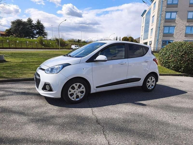 Usata Hyundai i10 Edition 69 CV (50 kW) 2016 Bianco Utilitaria