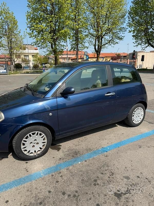 Usata Lancia Ypsilon 70 CV (51 kW) 2004 Blu Utilitaria