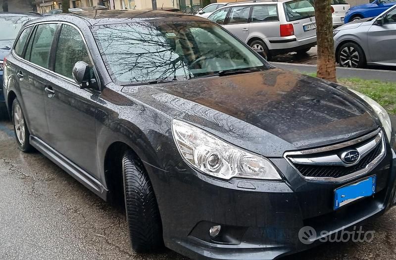 Nero Usata 2012 Subaru Legacy Trend Station wagon | 10.500 € - Immagine 1/4