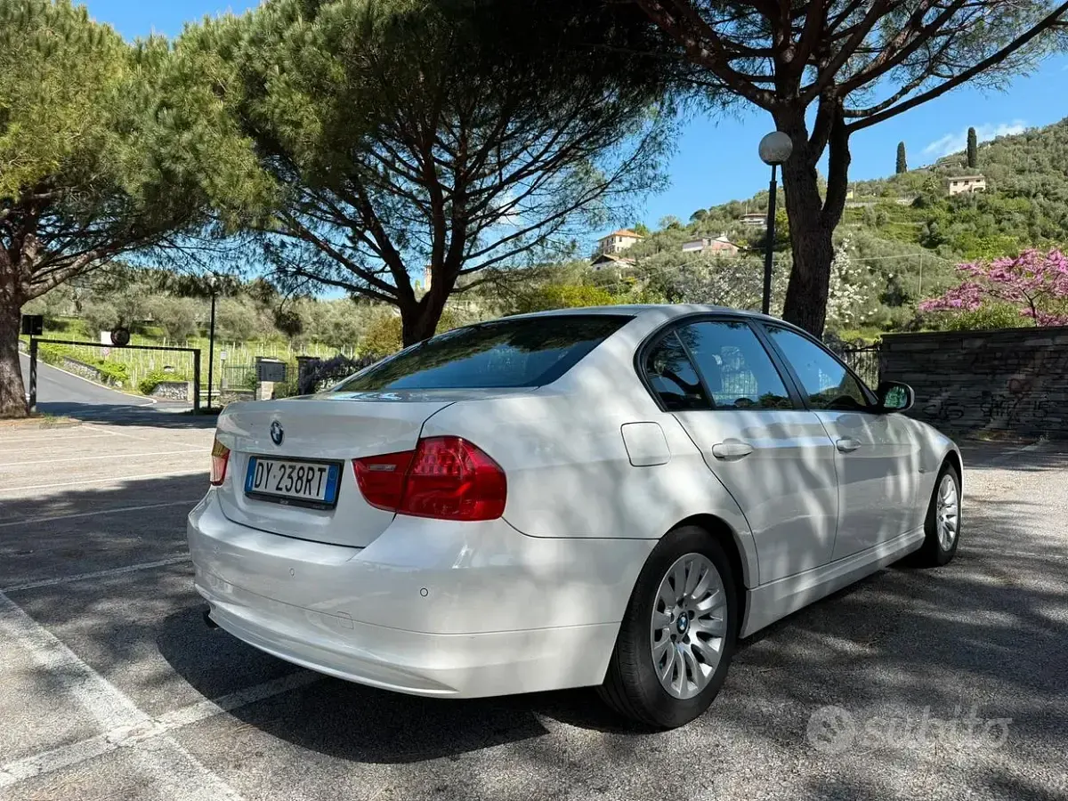 Usata BMW 318 143 CV (105 kW) 2009 Bianco Berlina
