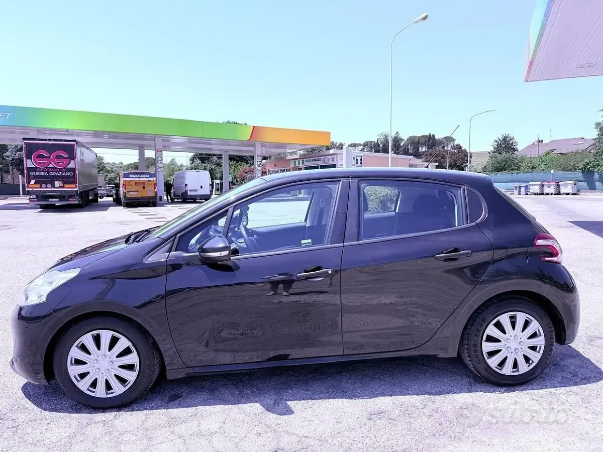 Usata Peugeot 208 68 CV (50 kW) 2012 Nero Utilitaria