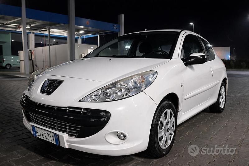 Bianco Usata 2011 Peugeot 206+ Due volumi | 3700 € (Buon prezzo) - Immagine 1/4
