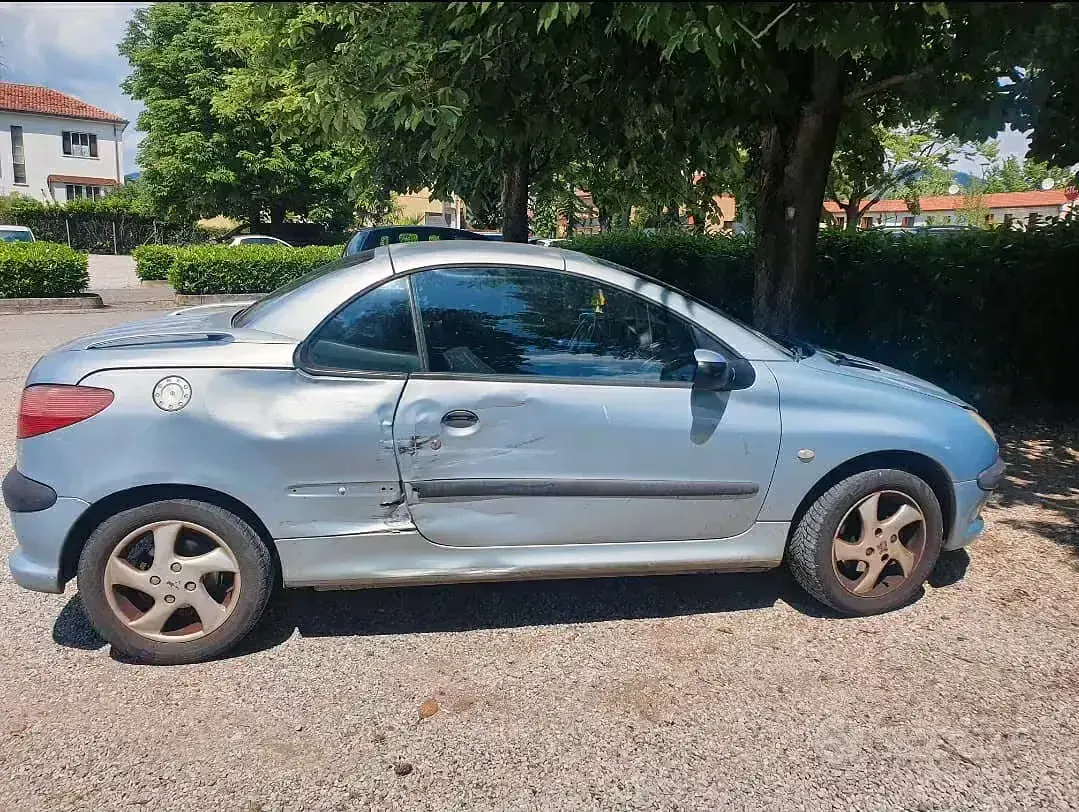 Usata Peugeot 206 CC 109 CV (80 kW) 2001 Cabrio