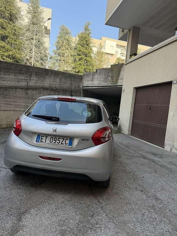 Usata Peugeot 2008 68 CV (50 kW) 2014 SUV