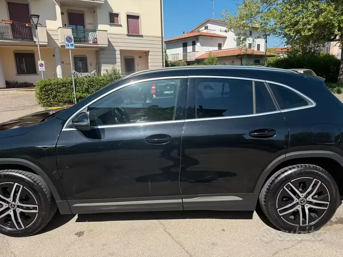 Usata Mercedes GLA200 150 CV (110 kW) 2021 Nero SUV